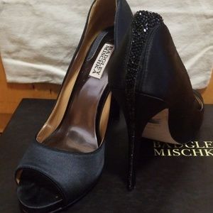 🌷👠Badgley Mischka Black satin 4" heels👠🌷